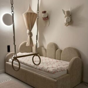 Łóżeczko Safi z równa powierzchnia spania