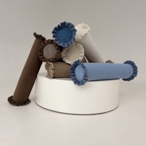 Poduszka wałek z falbanką